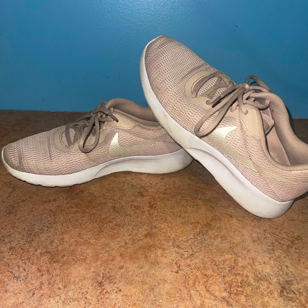 Light Pink Nike Tennis Shoes
